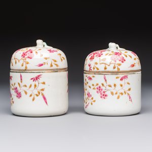 A Chinese famille rose wine pot and a pair of covered wine warming bowls with cups, Qianlong and Wang Fulong Zhi 汪福隆制 marks, 19/20th C. — photo 10