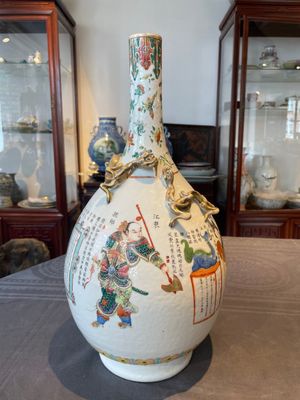 A Chinese famille rose 'Wu Shuang Pu' bottle vase, 19th C. — photo 1