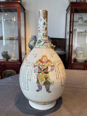 A Chinese famille rose 'Wu Shuang Pu' bottle vase, 19th C. — photo 3