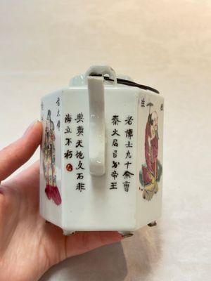 A Chinese famille rose 'Wu Shuang Pu' covered teapot and a qianjiang cai covered tea caddy, signed Lei Guangheng 雷光亨, 19th C. — photo 3