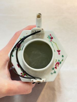 A Chinese famille rose 'Wu Shuang Pu' covered teapot and a qianjiang cai covered tea caddy, signed Lei Guangheng 雷光亨, 19th C. — photo 6