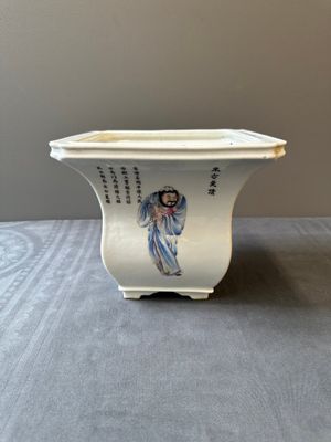A Chinese famille rose 'Wu Shuang Pu' jardiniere, Qianlong mark, Republic — 照片 1