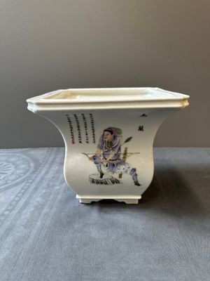 A Chinese famille rose 'Wu Shuang Pu' jardiniere, Qianlong mark, Republic — 照片 4