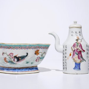 A Chinese famille rose wu shuang pu jug and a bowl with mandarin ducks, 19th C. — photo 2
