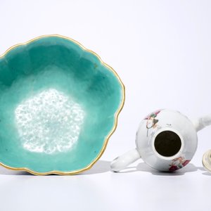 A Chinese famille rose wu shuang pu jug and a bowl with mandarin ducks, 19th C. — photo 6