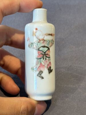 A Chinese famille rose 'Wu Shuang Pu' snuff bottle, 19th C. — foto 1