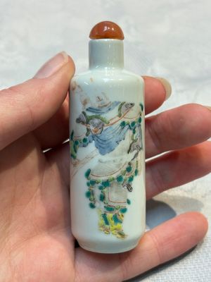 A Chinese famille rose 'Wu Shuang Pu' snuff bottle, 19th C. — 照片 1
