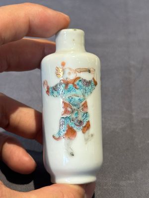 A Chinese famille rose 'Wu Shuang Pu' snuff bottle, 19th C. — foto 1