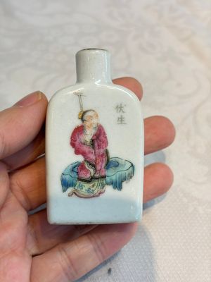 A Chinese famille rose 'Wu Shuang Pu' snuff bottle, Daoguang mark, 19th C. — 照片 1