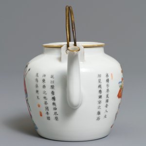 A Chinese famille rose 'Wu Shuang Pu' teapot and cover, 19th C. — 照片 3
