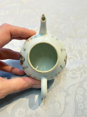 A Chinese famille rose 'Wu Shuang Pu' teapot and cover, 19th C. — 照片 6