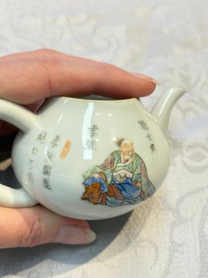 A Chinese famille rose 'Wu Shuang Pu' teapot and cover, 19th C. — 照片 8