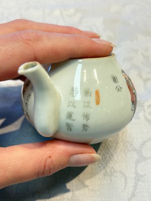 A Chinese famille rose 'Wu Shuang Pu' teapot and cover, 19th C. — 照片 10
