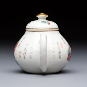 A Chinese famille rose 'Wu Shuang Pu' teapot and cover, 19th C. — 照片 3