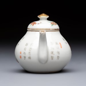 A Chinese famille rose 'Wu Shuang Pu' teapot and cover, 19th C. — 照片 5