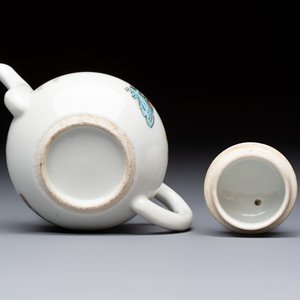 A Chinese famille rose 'Wu Shuang Pu' teapot and cover, 19th C. — 照片 7