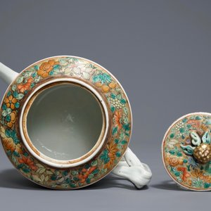 A Chinese famille rose 'Wu Shuang Pu' teapot and cover, 19th C. — 照片 5