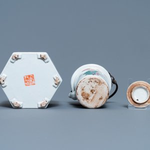A Chinese famille rose 'Wu Shuang Pu' teapot with insert, 19/20th C. — photo 11