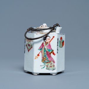 A Chinese famille rose 'Wu Shuang Pu' teapot with insert, 19/20th C. — photo 4