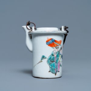 A Chinese famille rose 'Wu Shuang Pu' teapot with insert, 19/20th C. — photo 6