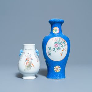 A Chinese famille rose 'Wu Shuang Pu' vase and a blue sgraffiato-ground vase, 19/20th C. — 照片 3