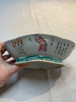 A Chinese famille rose 'Wu Shuang Pu' vase and a tazza, 19/20th C. — foto 18