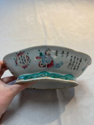 A Chinese famille rose 'Wu Shuang Pu' vase and a tazza, 19/20th C. — foto 20