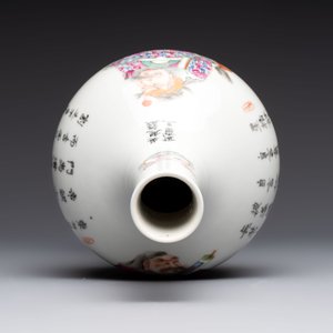 A Chinese famille rose 'Wu Shuang Pu' vase and a tazza, 19/20th C. — foto 6