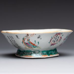 A Chinese famille rose 'Wu Shuang Pu' vase and a tazza, 19/20th C. — foto 9