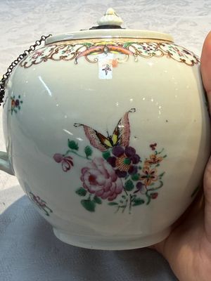 A Chinese famille rose 'Xi Xiang Ji' plate, a 'Rooster' saucer, and a 'Lowestoft' covered teapot, Yongzheng/Qianlong — photo 23