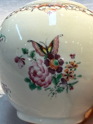 A Chinese famille rose 'Xi Xiang Ji' plate, a 'Rooster' saucer, and a 'Lowestoft' covered teapot, Yongzheng/Qianlong — photo 26
