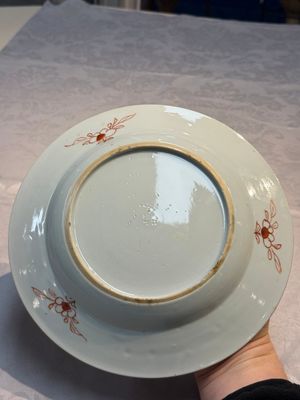 A Chinese famille rose 'Xi Xiang Ji' plate, a 'Rooster' saucer, and a 'Lowestoft' covered teapot, Yongzheng/Qianlong — photo 5