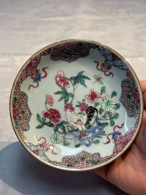 A Chinese famille rose 'Xi Xiang Ji' plate, a 'Rooster' saucer, and a 'Lowestoft' covered teapot, Yongzheng/Qianlong — photo 7