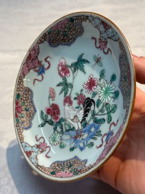 A Chinese famille rose 'Xi Xiang Ji' plate, a 'Rooster' saucer, and a 'Lowestoft' covered teapot, Yongzheng/Qianlong — photo 8