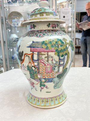A Chinese famille rose 'Xi Xiang Ji' vase and cover, 19th C. — photo 1