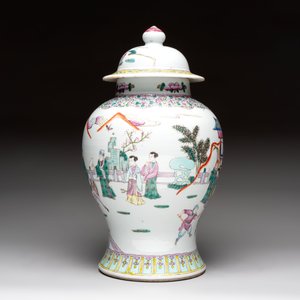 A Chinese famille rose 'Xi Xiang Ji' vase and cover, 19th C. — photo 2