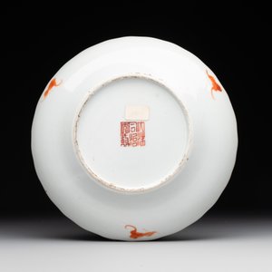 A Chinese famille rose 'Xun Yang Qiu Bo 潯陽秋泊' plate, Tongzhi mark and of the period — photo 2