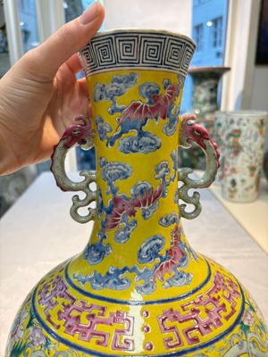 A Chinese famille rose yellow-ground 'Bats and Peaches' bottle vase, Jiaqing/Daoguang — photo 11