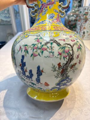 A Chinese famille rose yellow-ground 'Bats and Peaches' bottle vase, Jiaqing/Daoguang — photo 12