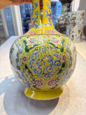 A Chinese famille rose yellow-ground ‘Bats and Peaches’ bottle vase, Jiaqing/Daoguang — photo 14