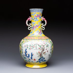 A Chinese famille rose yellow-ground ‘Bats and Peaches’ bottle vase, Jiaqing/Daoguang — photo 1