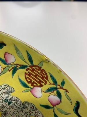 A Chinese famille rose yellow-ground 'bats and peaches' plate, Tongzhi mark and of the period — photo 4