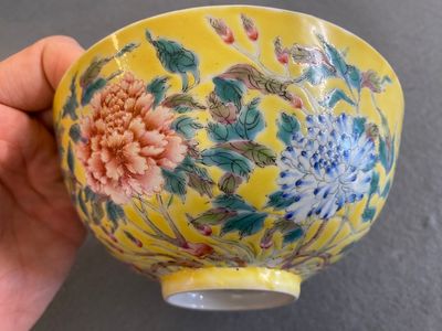 A Chinese famille rose yellow-ground bowl with floral design, Yongzheng mark but probably later — 照片 6