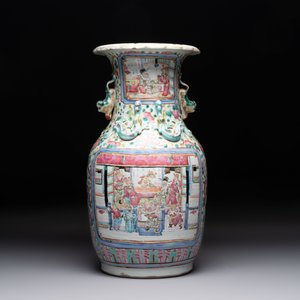 A Chinese famille rose yellow-ground covered bowl, a famille rose vase and a turquoise-ground vase, 19th C. — photo 6