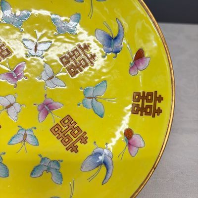 A Chinese famille rose yellow-ground 'Double Happiness and Butterflies' plate — photo 3