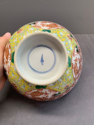 A Chinese famille rose yellow-ground 'dragon and phoenix' bowl, artemisia leaf mark, Guangxu — photo 6