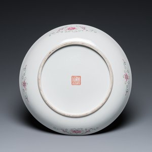 A Chinese famille rose yellow-ground 'dragon and phoenix' dish for the Straits or Peranakan market, Qianlong mark, 19th C. — photo 2
