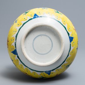 A Chinese famille rose yellow-ground 'dragon' censer, Yongzheng — 照片 7