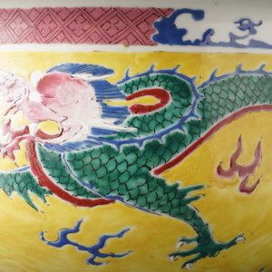 A Chinese famille rose yellow-ground 'dragon' censer, Yongzheng — 照片 9