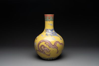 A Chinese famille rose yellow-ground 'dragon' 'tianqiuping' vase, 20th C.